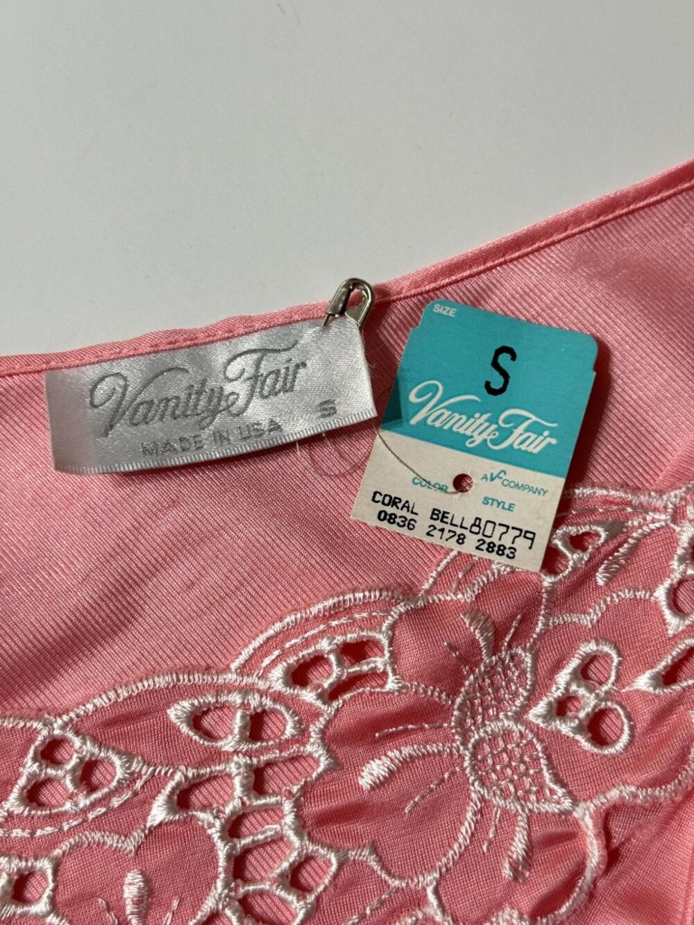 Vtg Vanity Fair Embroidered Slip Nightgown Maxi Butterfly Coral Pink Nylon Satin - Picture 7 of 13